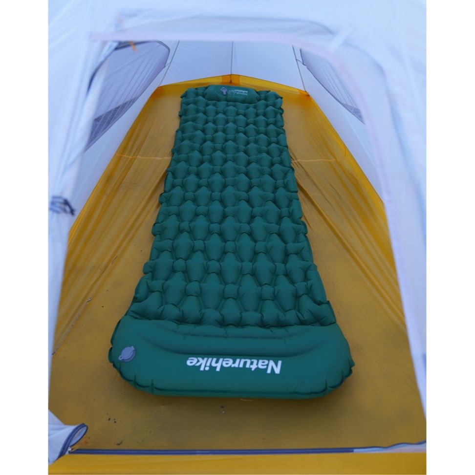 NATUREHIKE FC-12 AISLANTE INFLABLE CON ALMOHADA