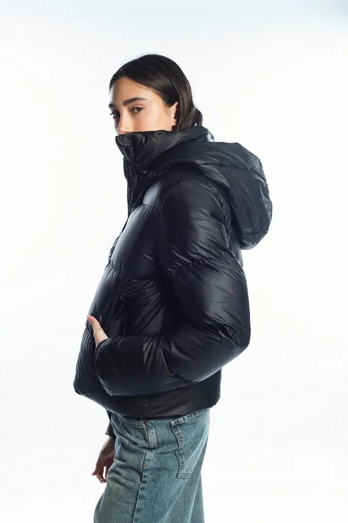 ONA SAEZ CAMPERA VENUS
